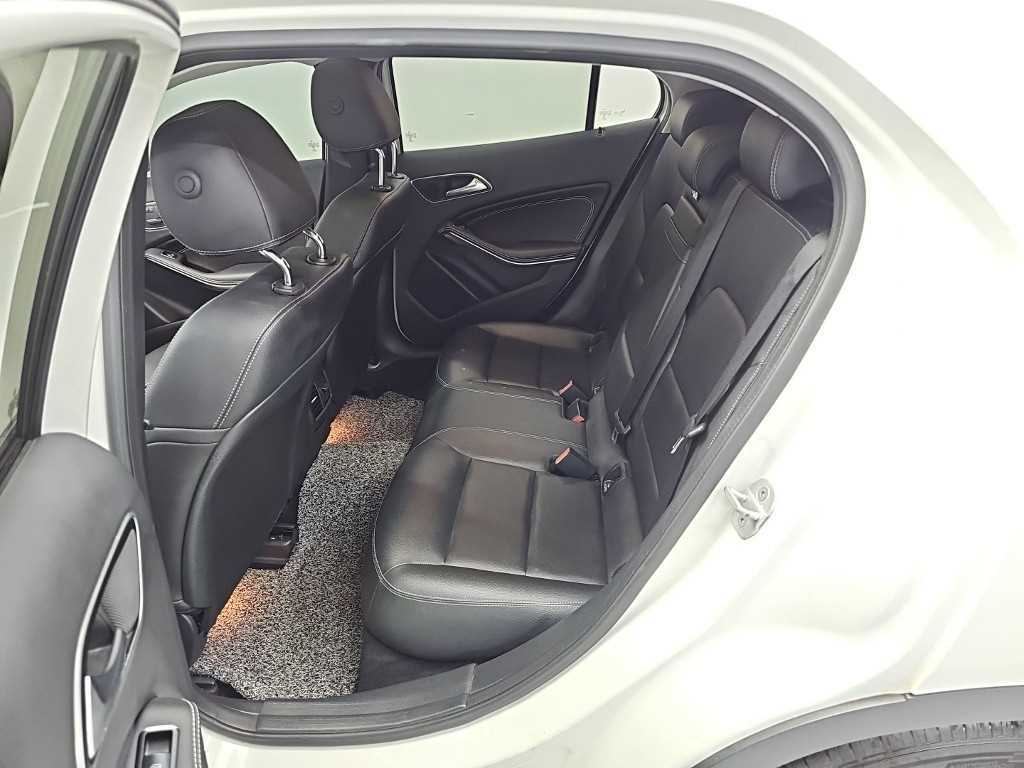 Mercedes-Benz GLA-Class — photo 12