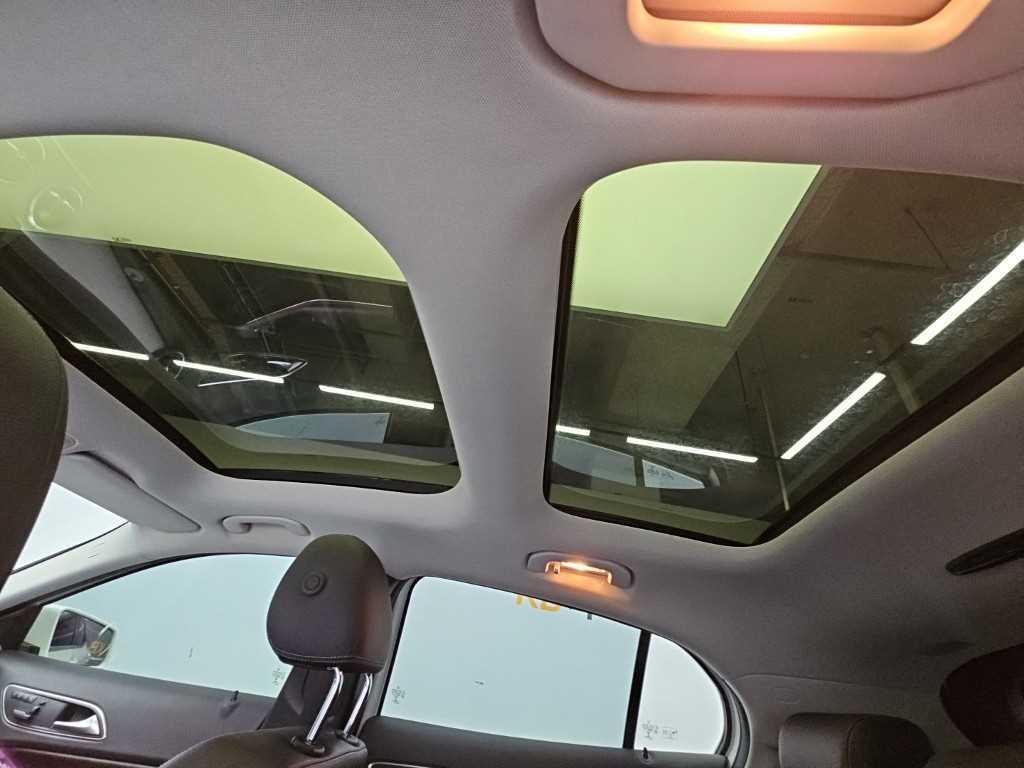 Mercedes-Benz GLA-Class — photo 13