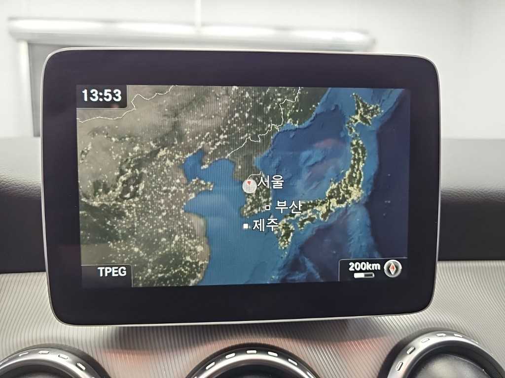 Mercedes-Benz GLA-Class — photo 14