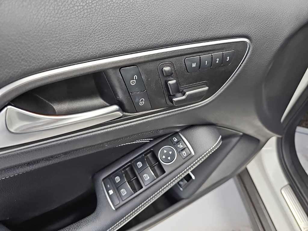 Mercedes-Benz GLA-Class — photo 19