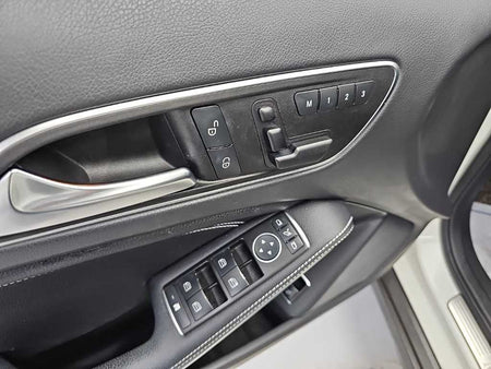 Mercedes-Benz GLA-Class — photo 19