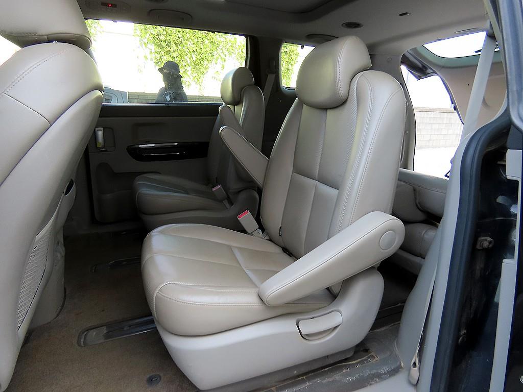 Kia Carnival — photo 06
