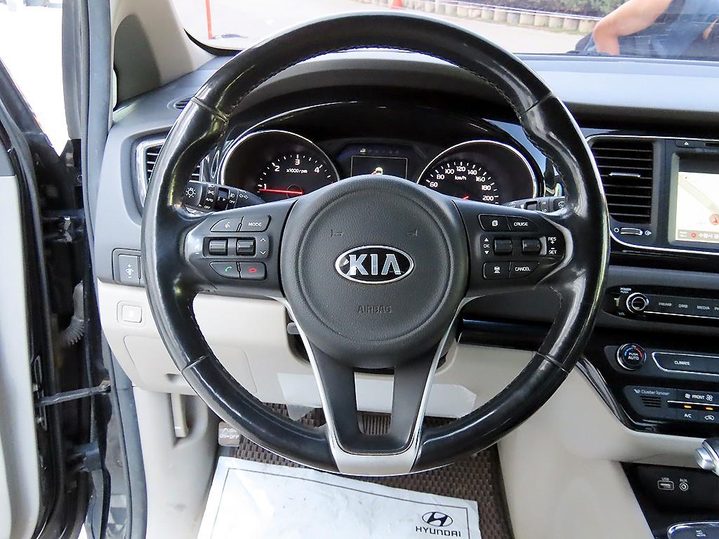 Kia Carnival — photo 09