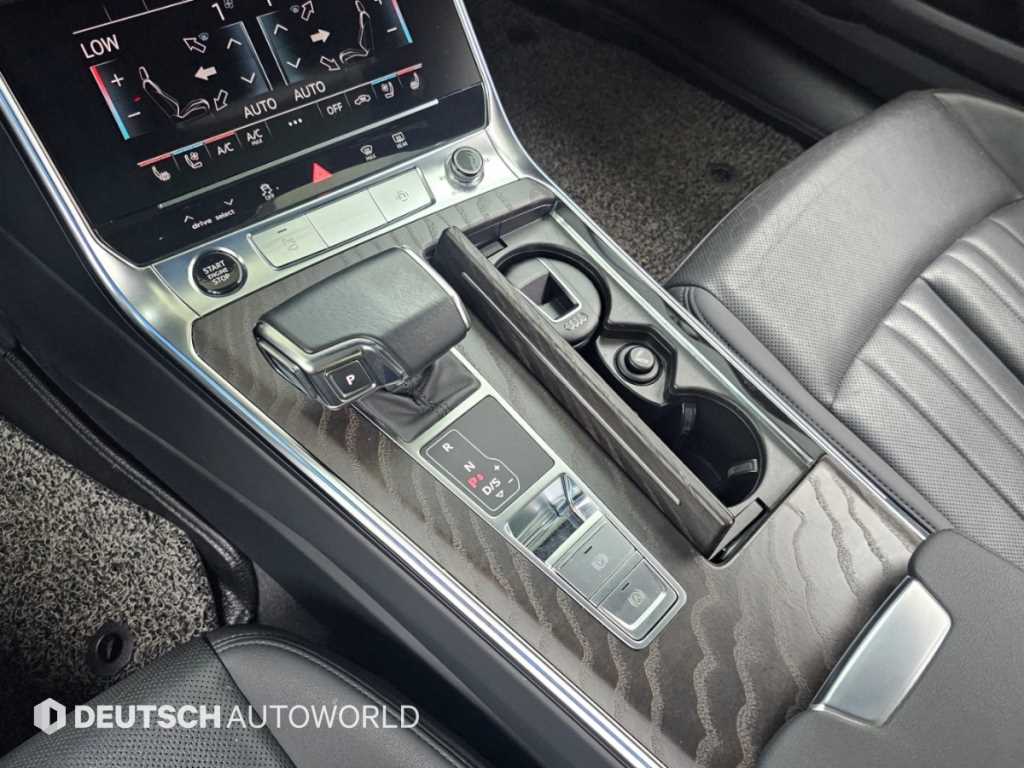 Audi A6 — photo 09