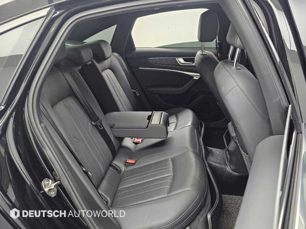 Audi A6 — photo 12