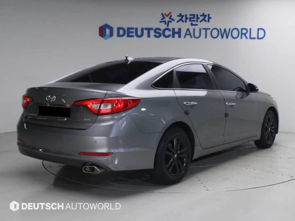 Hyundai Sonata — photo 02
