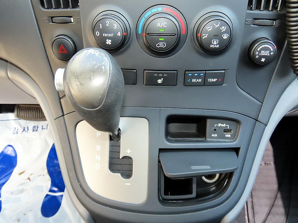 Hyundai Starex — photo 11
