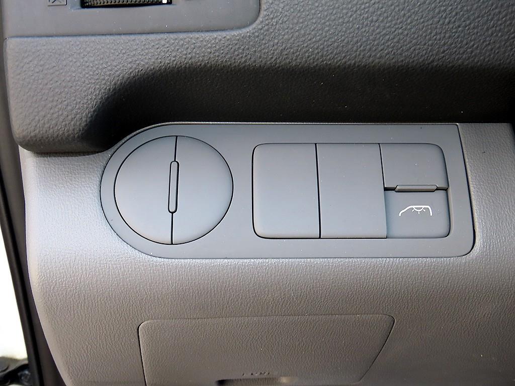 Hyundai Starex — photo 13