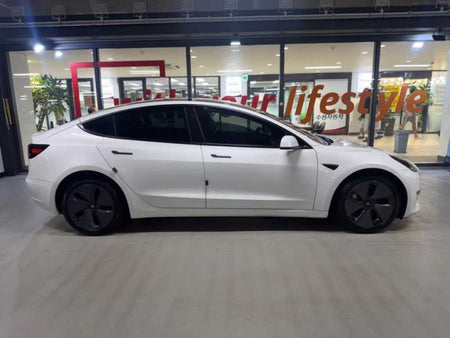 Tesla Model 3 — photo 03