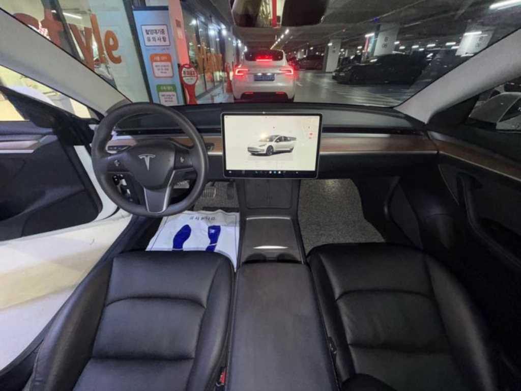Tesla Model 3 — photo 06