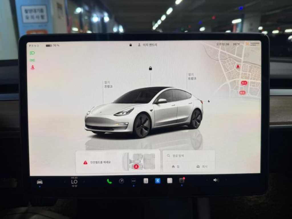 Tesla Model 3 — photo 10