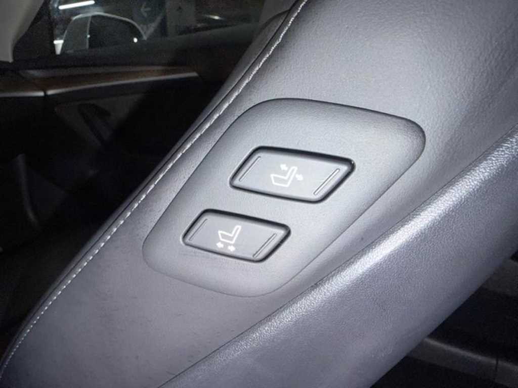 Tesla Model 3 — photo 11
