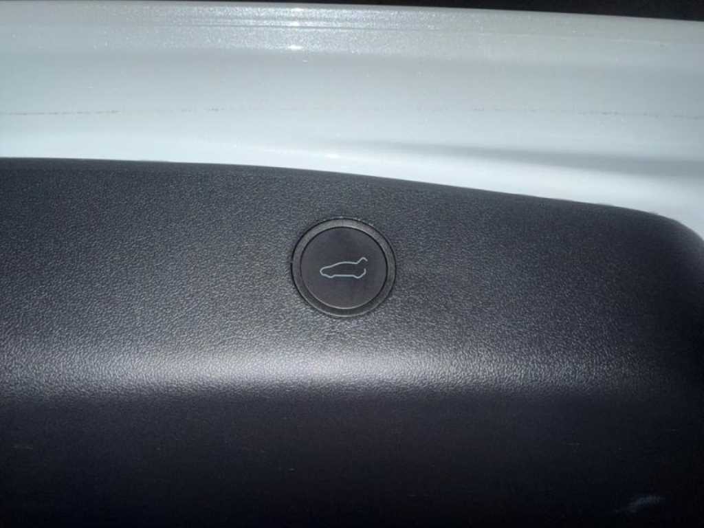 Tesla Model 3 — photo 13