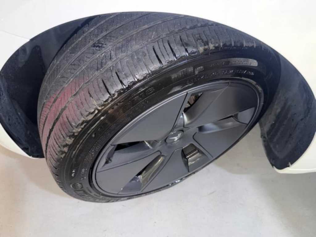 Tesla Model 3 — photo 20
