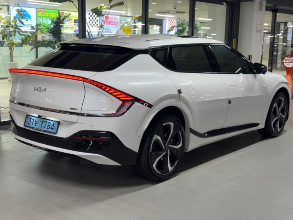 Kia EV6 — photo 04