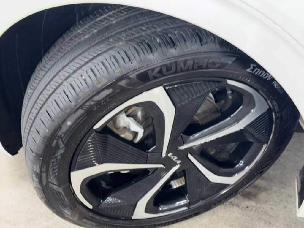 Kia EV6 — photo 20
