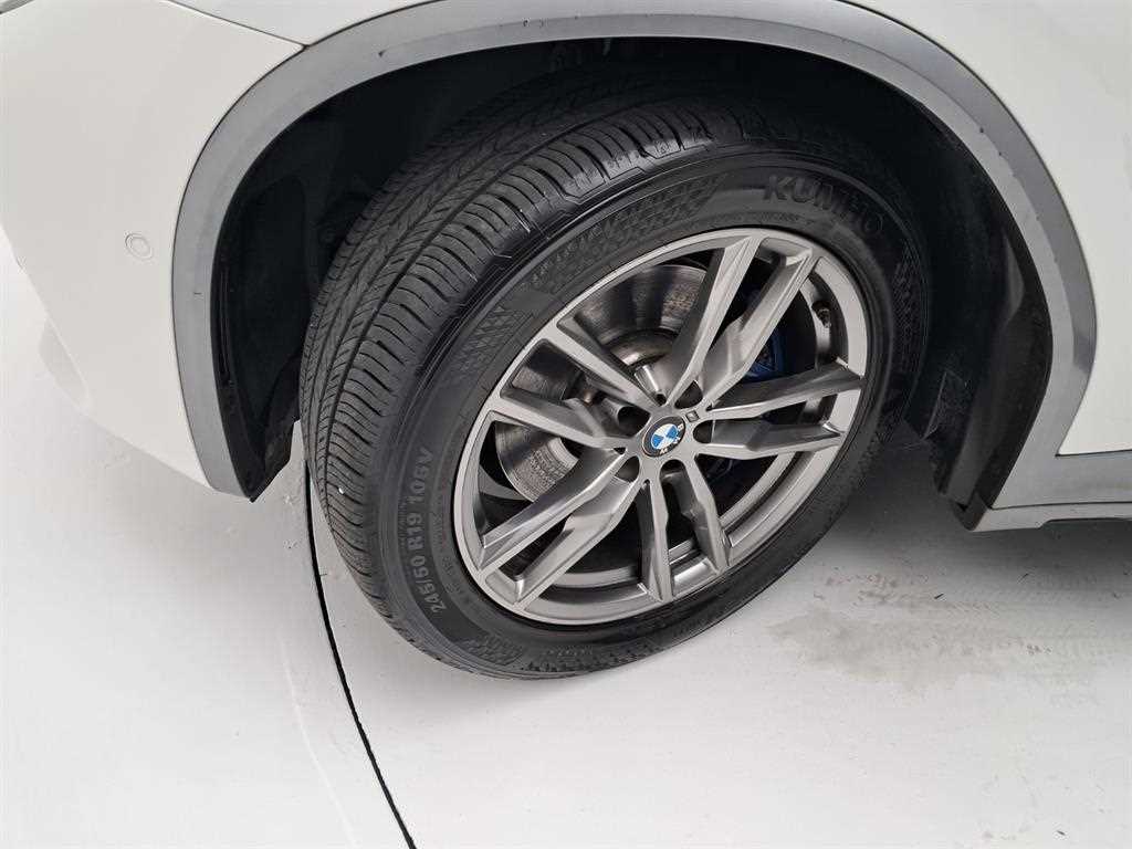 BMW X4 — photo 20