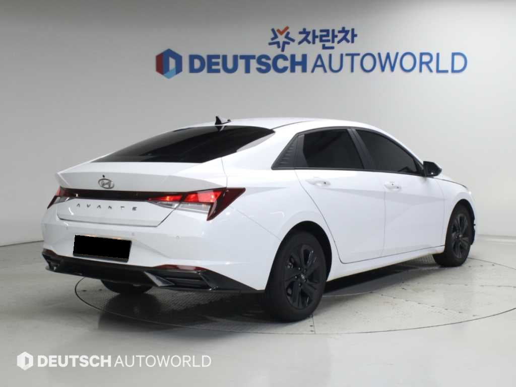 Hyundai Avante — photo 02