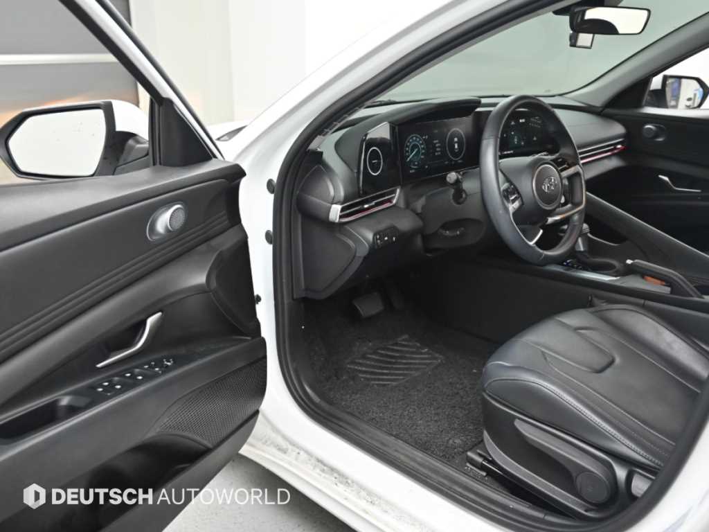 Hyundai Avante — photo 11