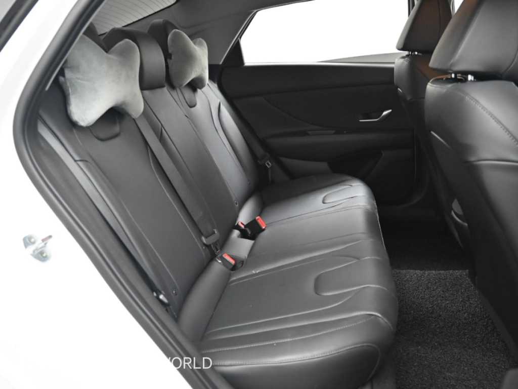 Hyundai Avante — photo 12