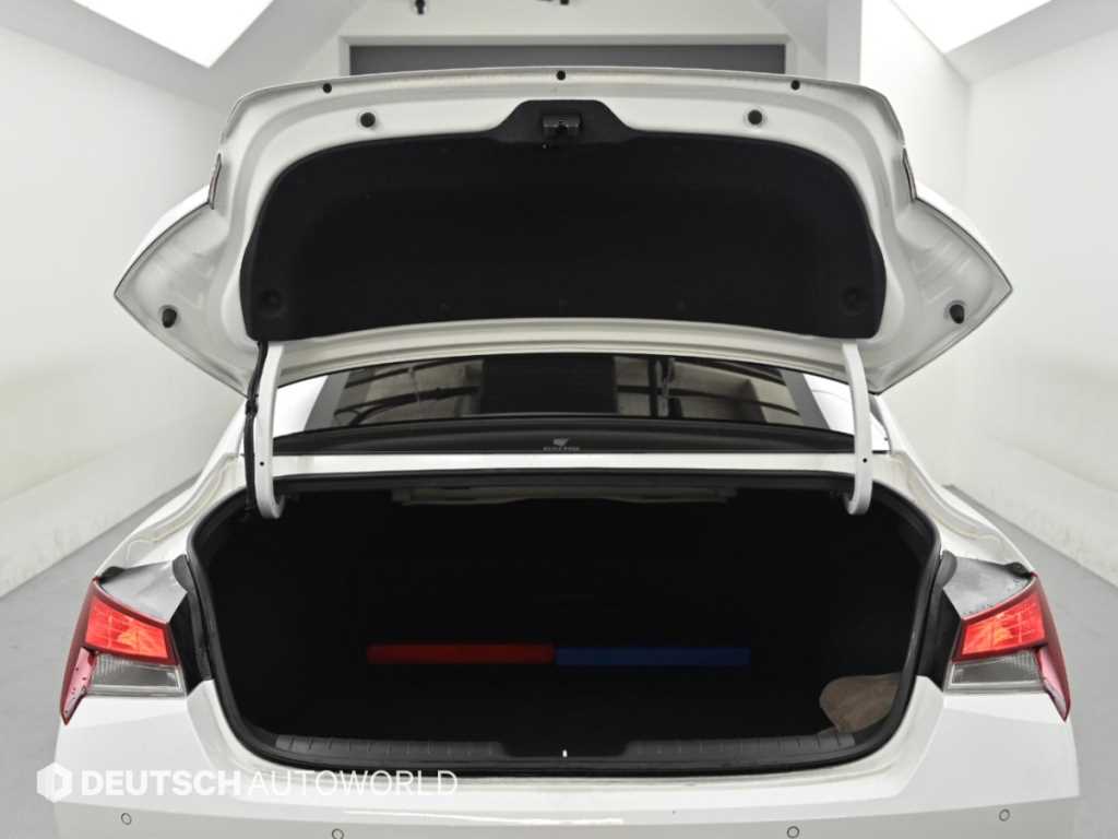 Hyundai Avante — photo 19