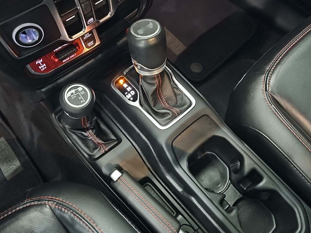 Jeep Wrangler — photo 08