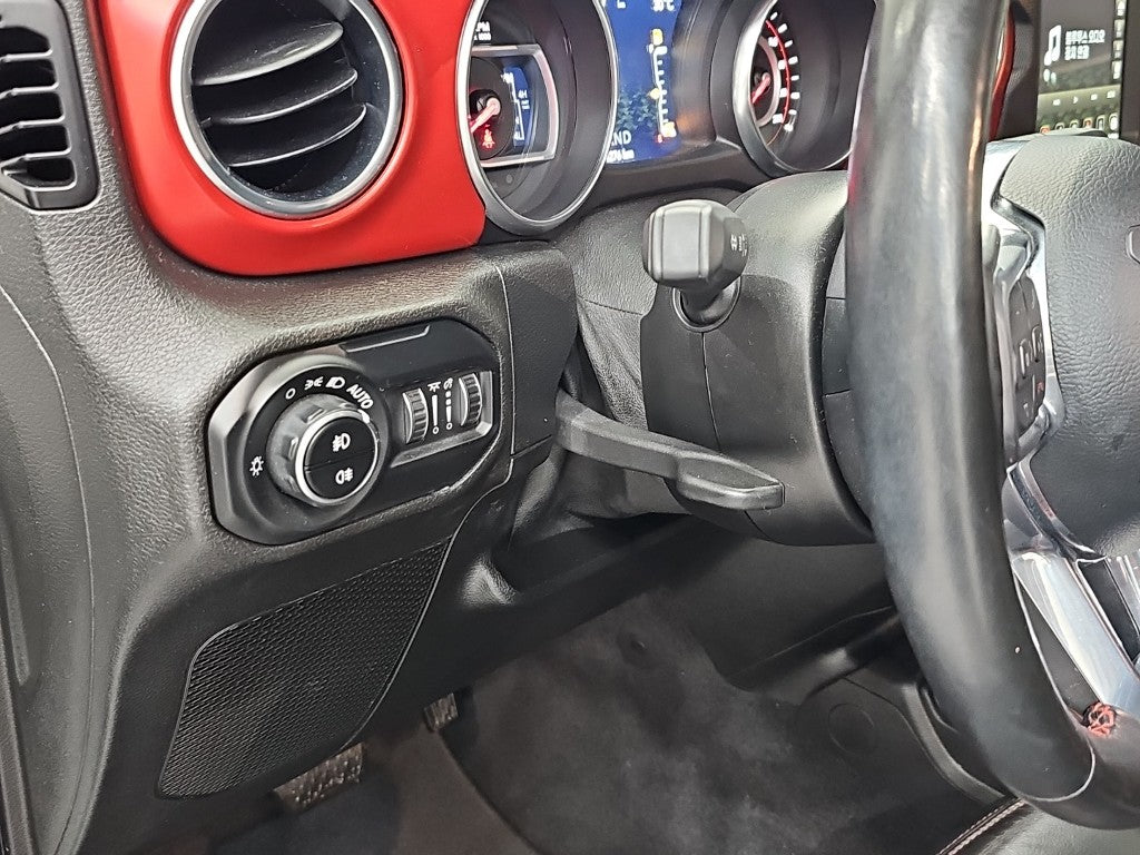 Jeep Wrangler — photo 18