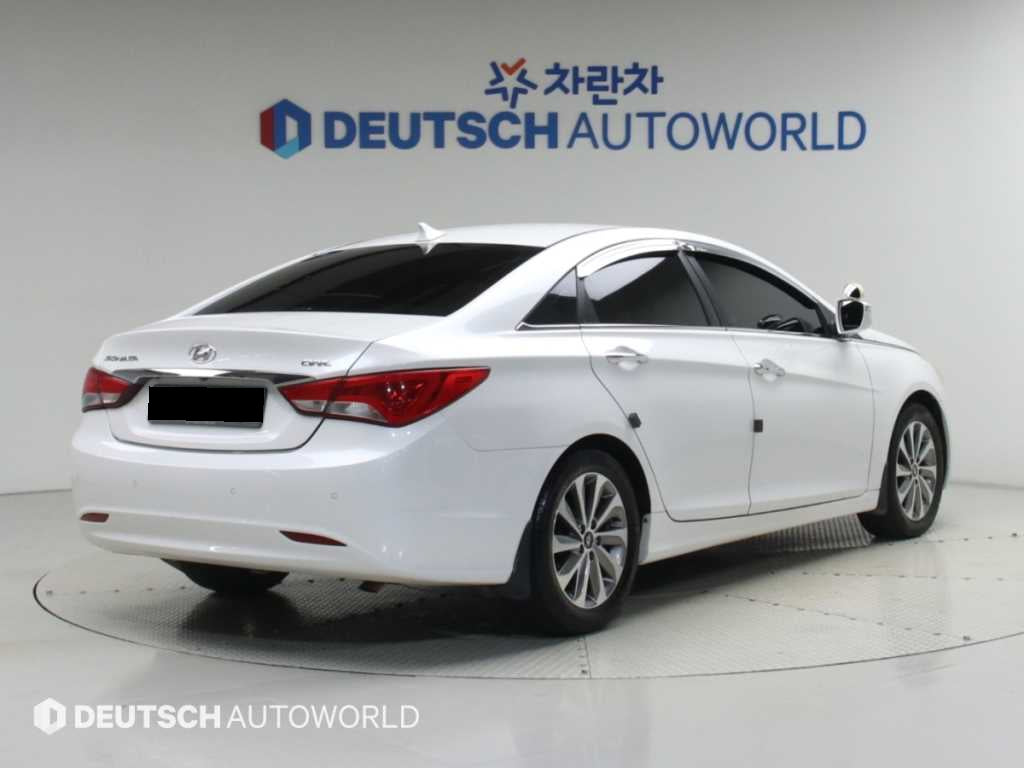 Hyundai Sonata — photo 02