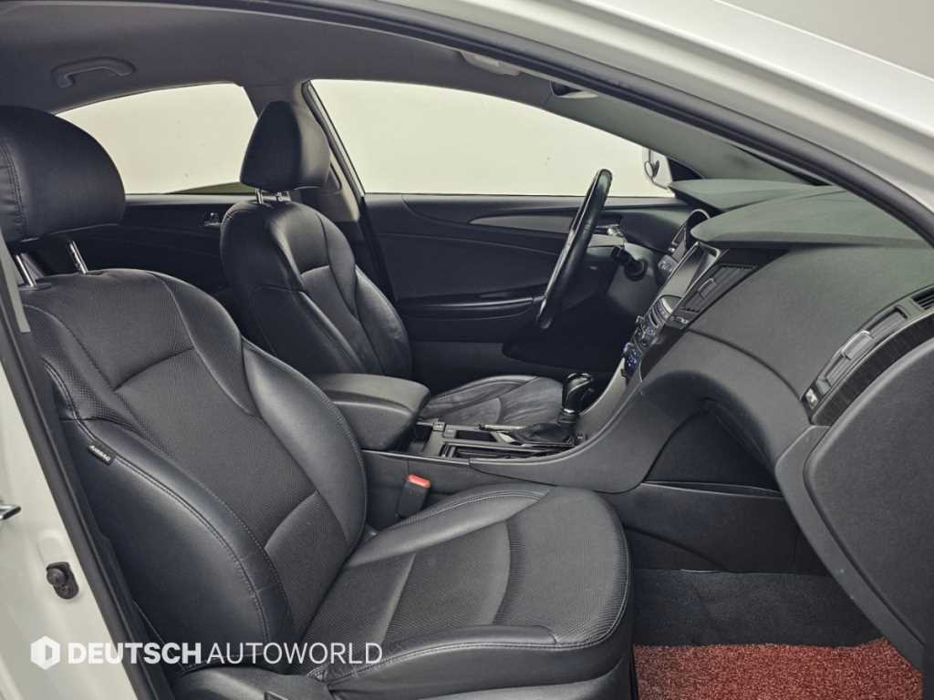 Hyundai Sonata — photo 11