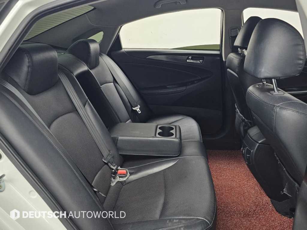Hyundai Sonata — photo 12