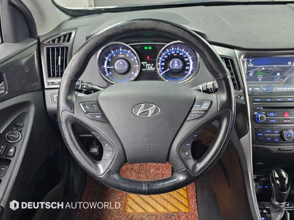 Hyundai Sonata — photo 14