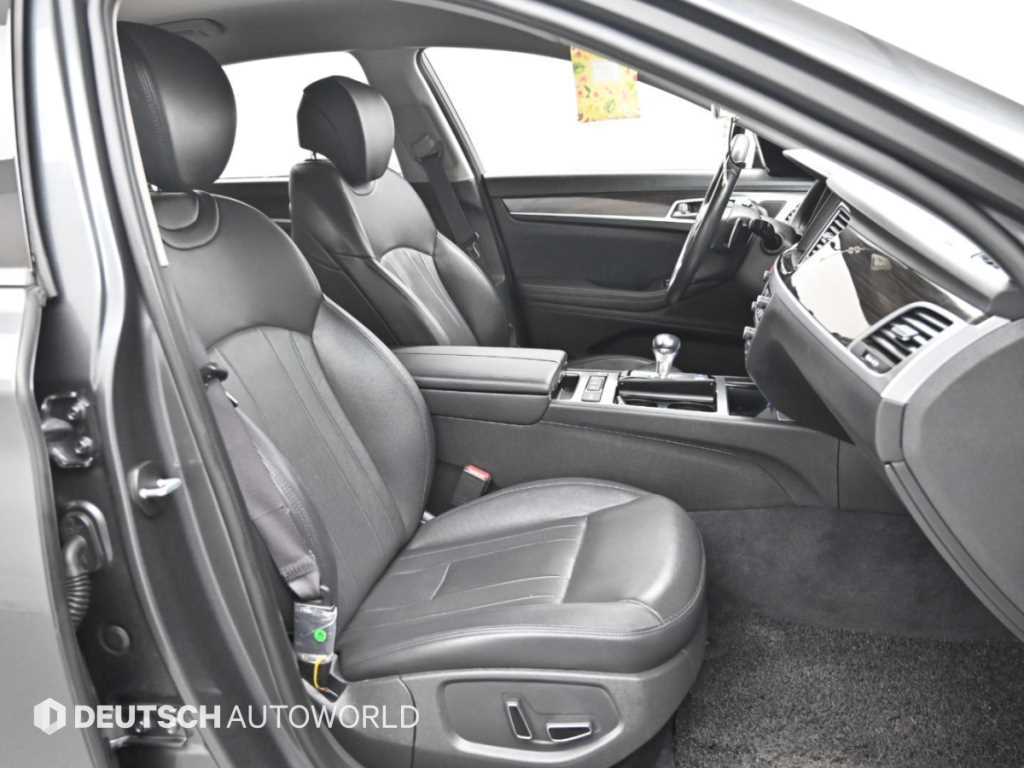 Genesis G80 — photo 10