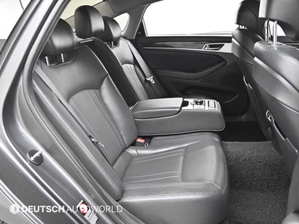 Genesis G80 — photo 12