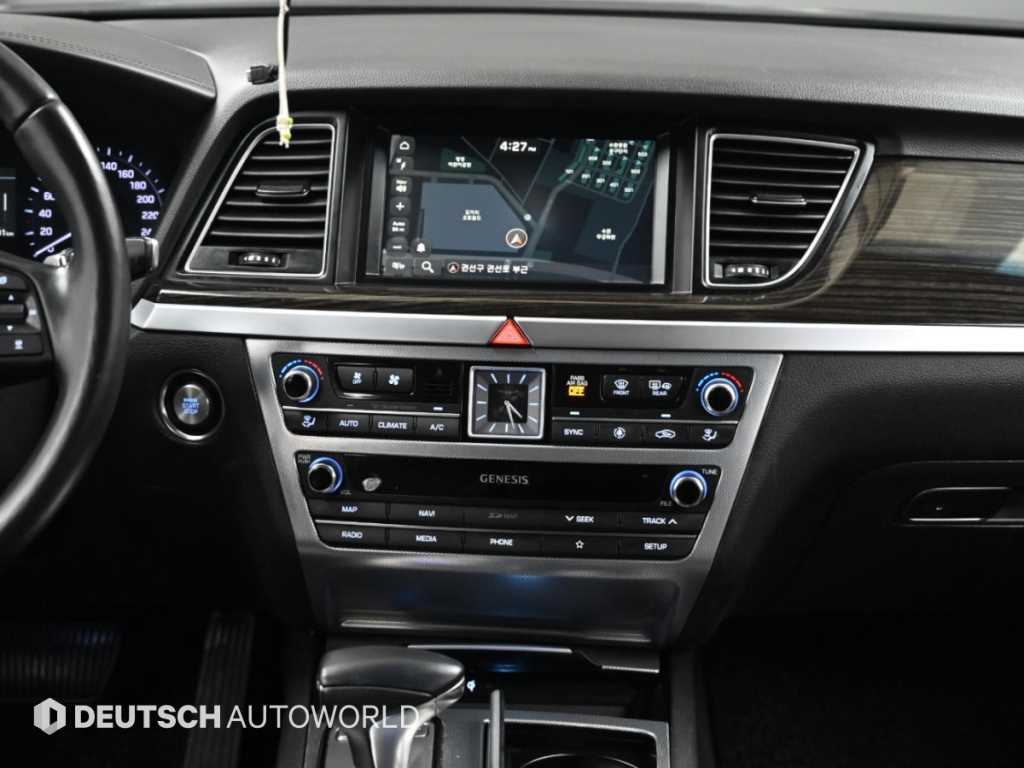 Genesis G80 — photo 14