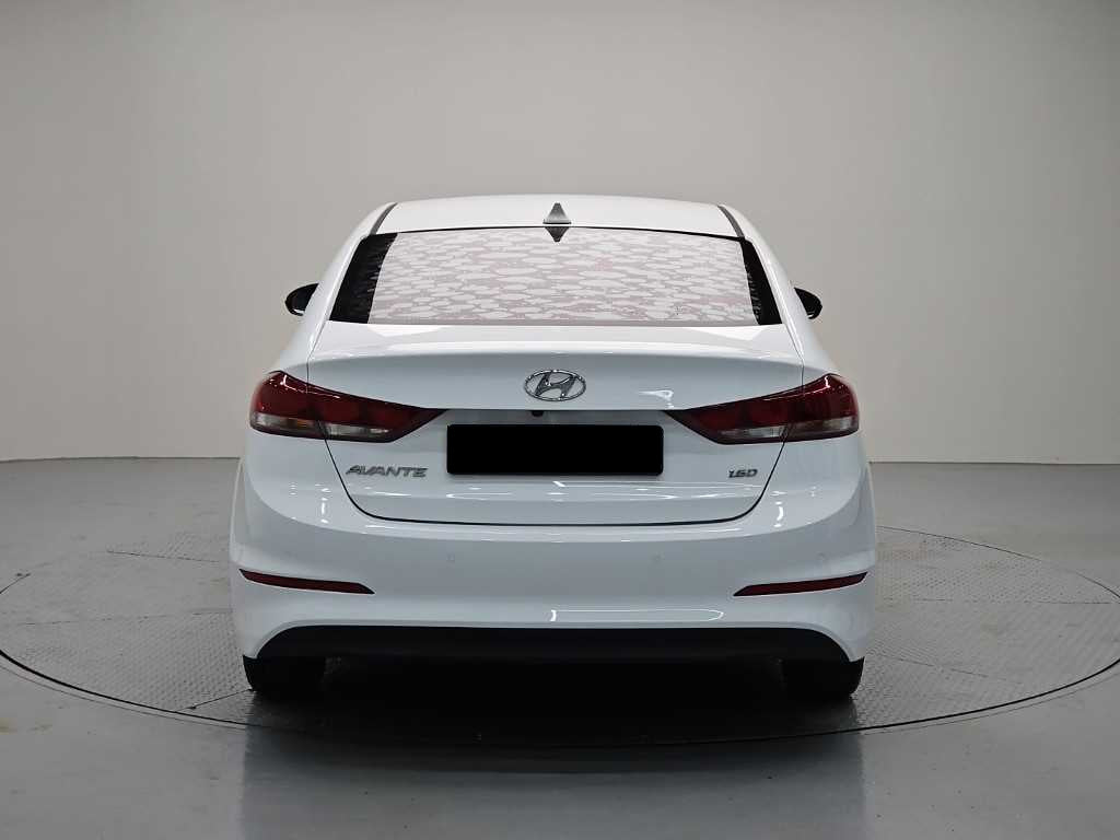 Hyundai Avante — photo 03