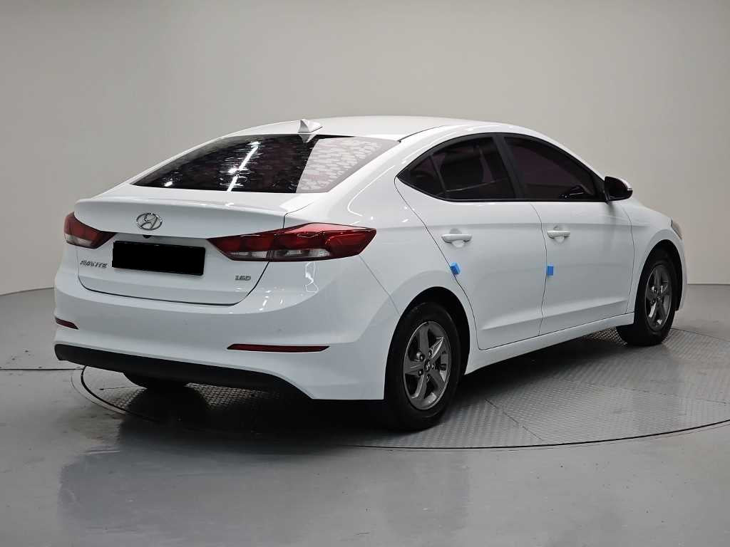 Hyundai Avante — photo 04