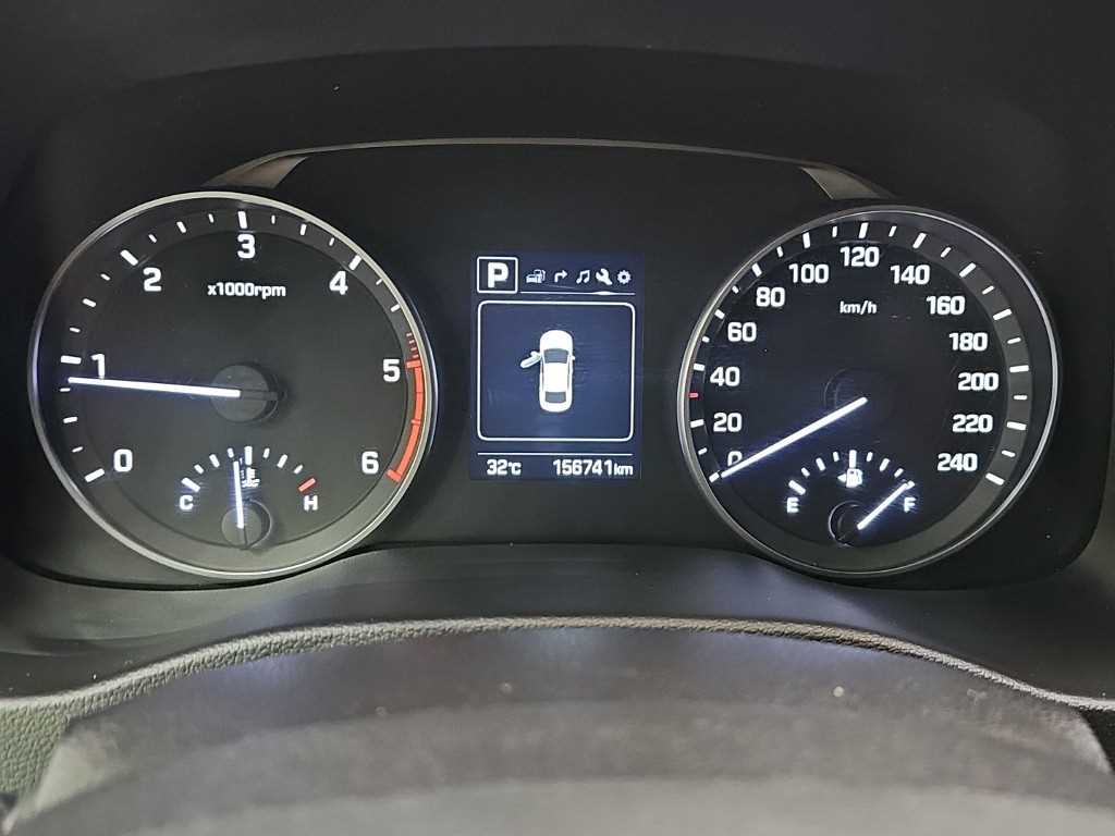Hyundai Avante — photo 06