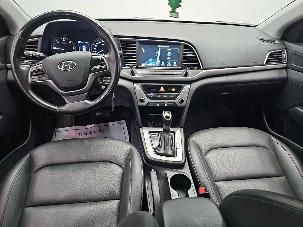 Hyundai Avante — photo 07