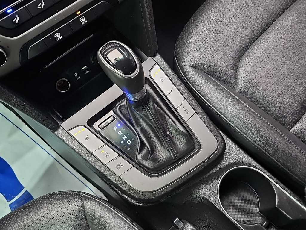Hyundai Avante — photo 08