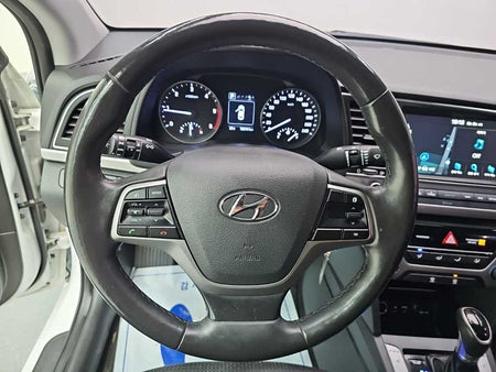 Hyundai Avante — photo 09