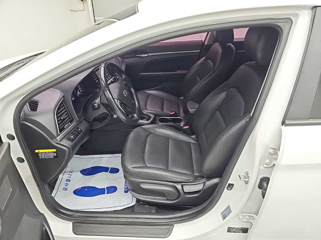 Hyundai Avante — photo 11