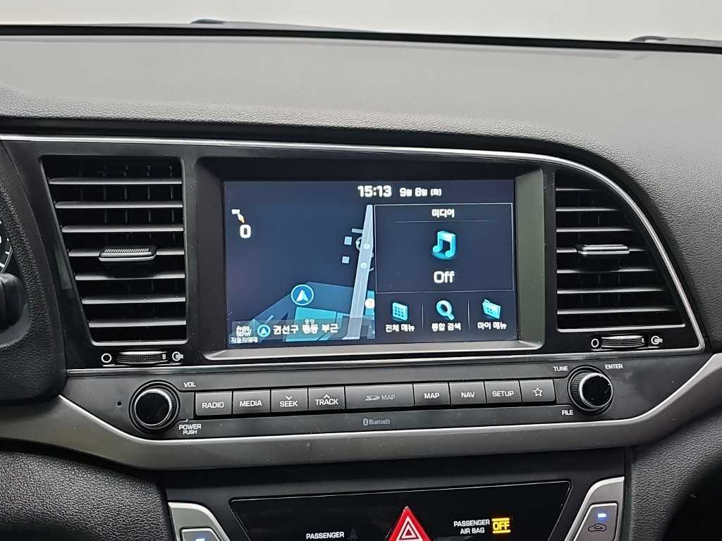 Hyundai Avante — photo 13