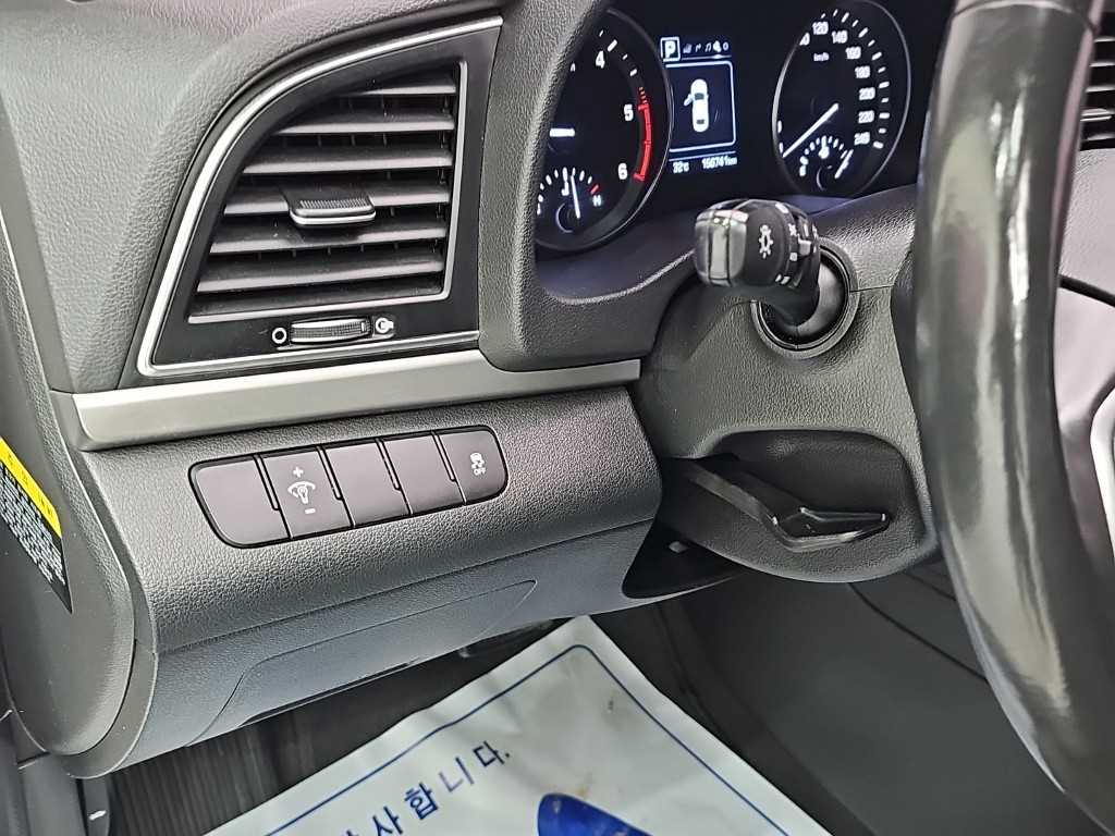 Hyundai Avante — photo 16
