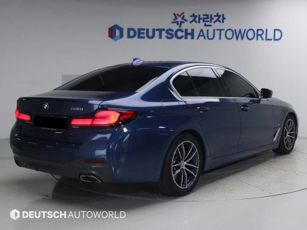 BMW 5-Series — photo 02
