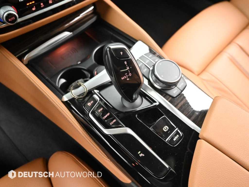 BMW 5-Series — photo 09