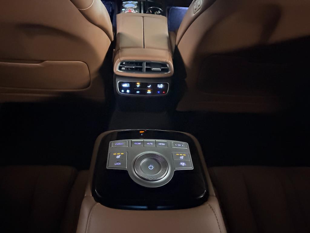 Genesis G80 — photo 17