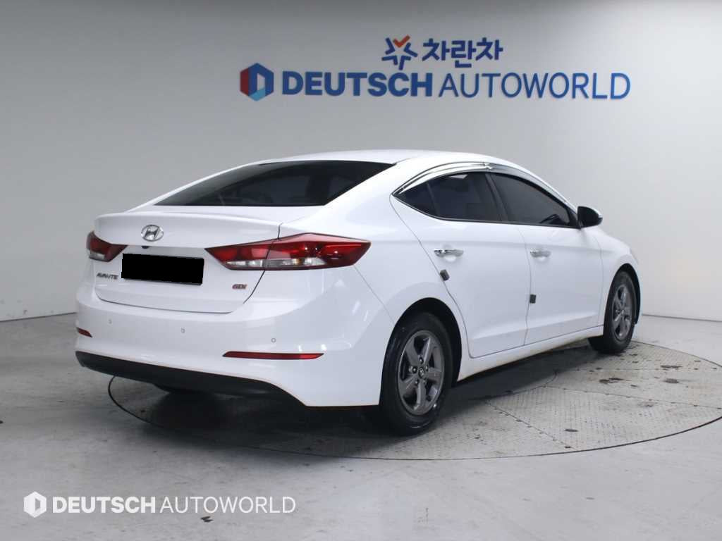 Hyundai Avante — photo 02