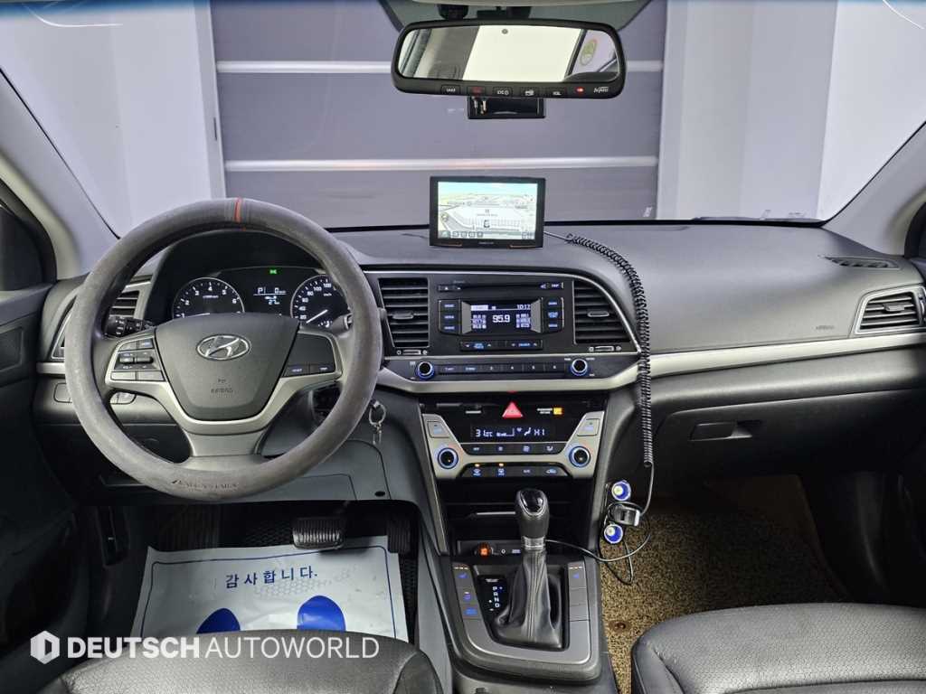 Hyundai Avante — photo 07
