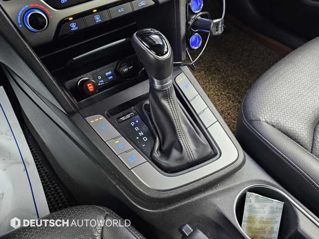 Hyundai Avante — photo 09