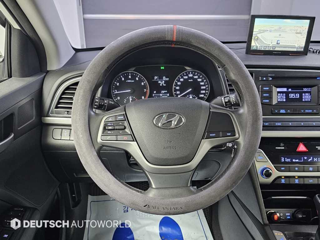 Hyundai Avante — photo 13